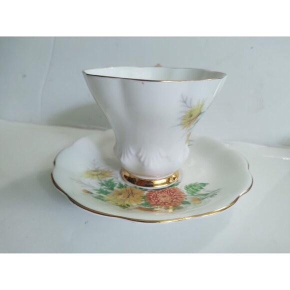 Royal Albert Tea Lyric Shape Cup & Saucer Friendship Series "Chrysanthemum" - Picture 5 of 13